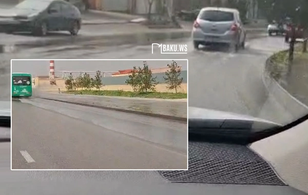 Bakıda boru partlayıb, təzyiqli su yola axır