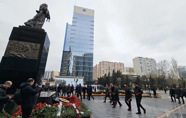 Fövqəladə Hallar Nazirliyinin kollektivi Xocalı soyqırımı abidəsini ziyarət edib