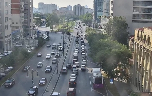 Bakının bir sıra yollarında tıxac yaranıb
