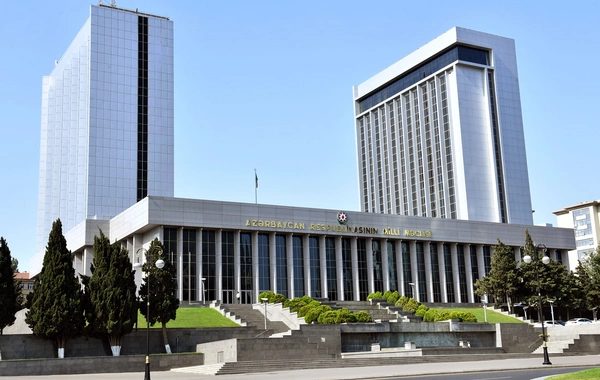 Milli Məclisdə Dövlət Suverenliyi Günü ilə bağlı konfrans keçirilib