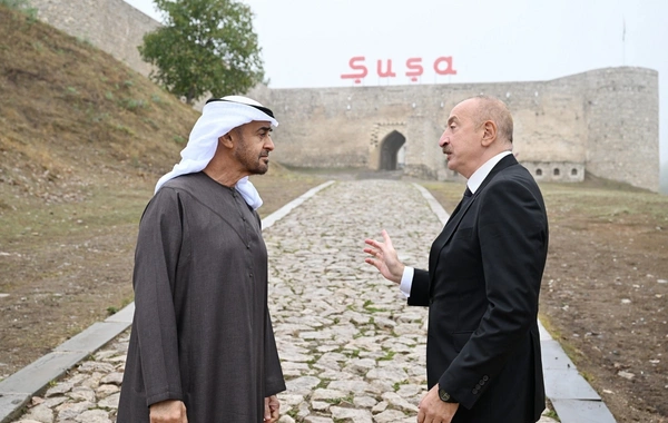 Azərbaycan və BƏƏ liderləri Şuşa qalasının önündə foto çəkdiriblər