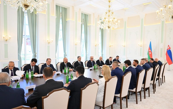 Prezident İlham Əliyevin Şuşada Slovakiya Prezidenti ilə geniş tərkibdə görüşü olub