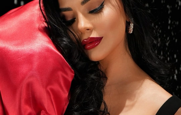 Vüsalə Əlizadədən Yeni il ab-havalı FOTOSESSİYA