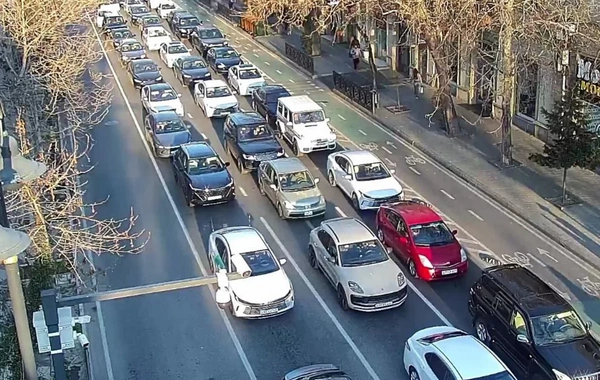 Bakıda 15 istiqamətdə nəqliyyat sıxlığı müşahidə olunur