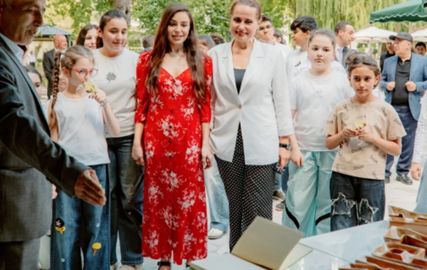 Leyla Əliyeva Qəbələdə fərdi sərginin açılışında və ağacəkmə aksiyasında iştirak edib