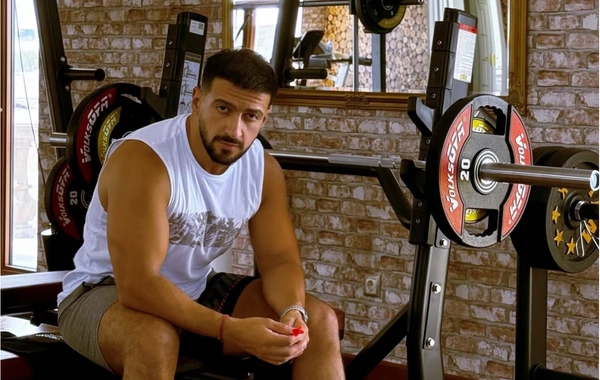 Abbas Bağırov malikanəsindəki idman zalından görüntülər paylaşdı