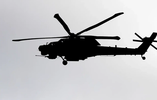 Rusiyada helikopterin pəncərəsi uçuş zamanı düşüb