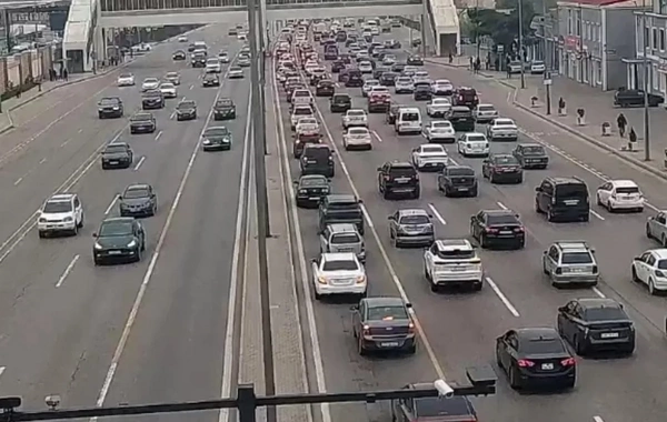 Bakının bir sıra yollarında tıxac yaranıb