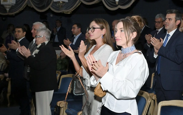 Mehriban Əliyeva "Qağayı" tamaşasının təqdimatında iştirak edib