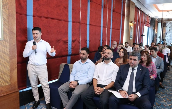 Fuad Muradov Vyetnama səfər edib, Azərbaycan icması ilə görüşüb