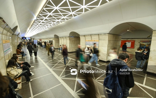 На станции метро "28 Мая" студент спрыгнул на рельсы