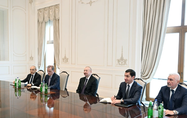 İlham Əliyev Birləşmiş Ərəb Əmirliklərinin nümayəndə heyətini qəbul edib