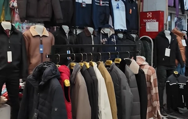 Onlayn ticarət yerli mağazaları sıradan çıxarır: Satıcılar çətin vəziyyətdə