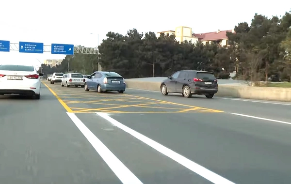 Новая автобусная полоса на трассе Баку - Сумгайыт создала хаос: водители недовольны