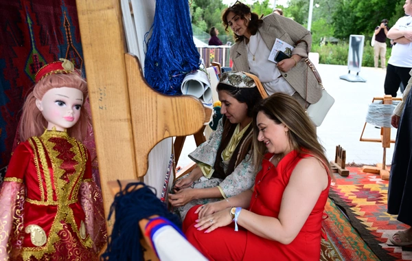 Leyla Əliyeva və Alona Əliyeva Xeyirxahlıq Festivalında iştirak ediblər