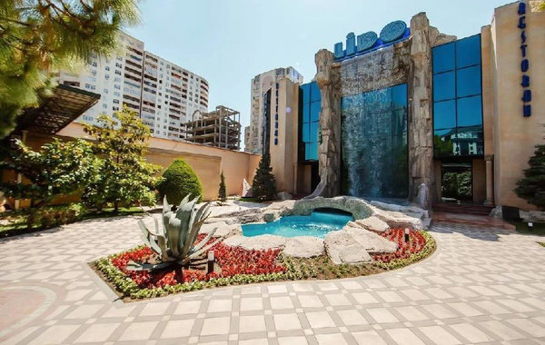 Bakıda restoranda qadın qəfil vəfat etdi