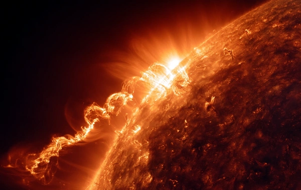 Günəşdə güclü partlayışlar baş verib