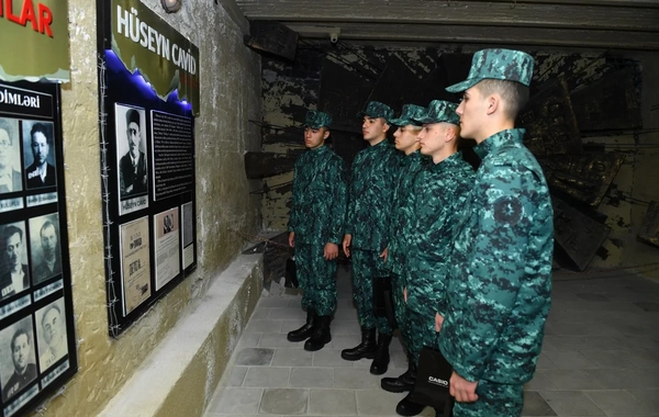 Elçin Quliyev xidməti-döyüş fəaliyyətində fərqlənən hərbi qulluqçuları təltif edib