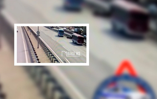 Bakı-Quba yolunda motosikleti avtobus vurdu - ANBAAN VİDEO