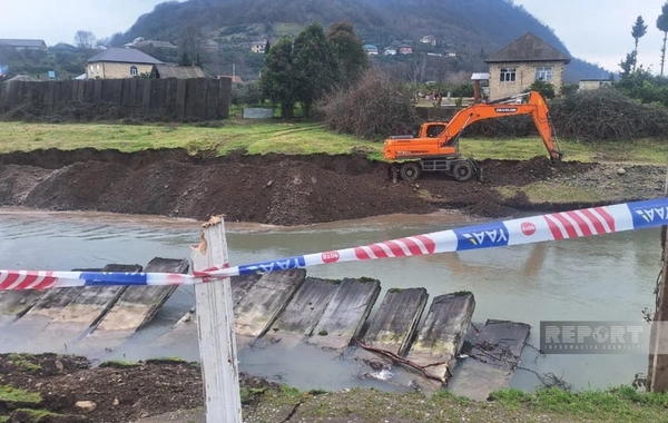 Azərbaycanda torpaq sürüşməsi olub