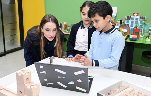 Лейла Алиева и Алена Алиева побывали в центре STEAM и полной средней школе номер 37 в Гяндже