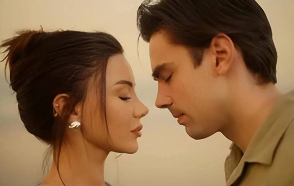 Aysel Əlizadə Dəyişdinlə qayıtdı