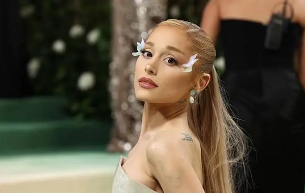 Ariana Qrandeyə hücum edən şəxs Sinqapurdan deportasiya edildi