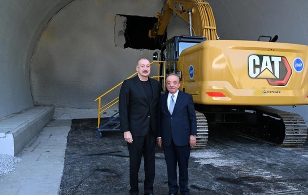 İlham Əliyev və Mehriban Əliyeva Toğanalı-Kəlbəcər-İstisu avtomobil yolunda görülən işlərlə tanış olublar