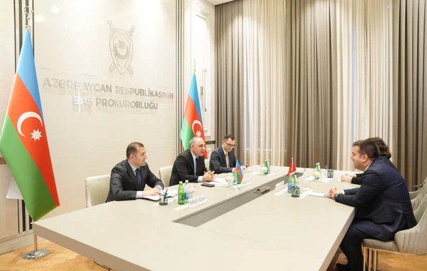 Kamran Əliyev türkiyəli nazir müavini ilə hüquqi yardım məsələsini müzakirə edib