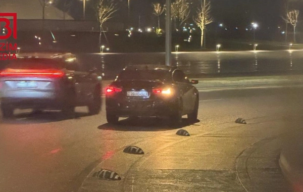 Bakıda "BakuBus" minik avtomobili ilə toqquşdu: Sərnişinlərin düşürülüb yönləndirildiyi avtobus da qəzaya düşdü