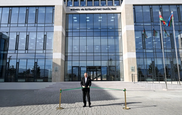 Prezident Qarabağ Universitetinin Biznes və iqtisadiyyat fakültəsinin binasının açılışında iştirak edib