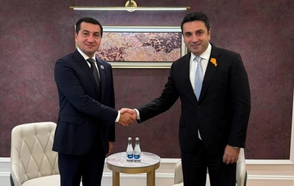 Alen Simonyan Hikmət Hacıyevlə görüşü və Bakıya səfəri barədə açıqlama verib