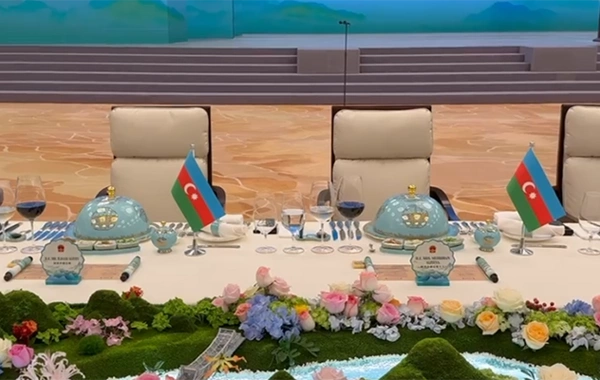 Ziyafətdə Prezident və xanımı üçün ayrılan masa