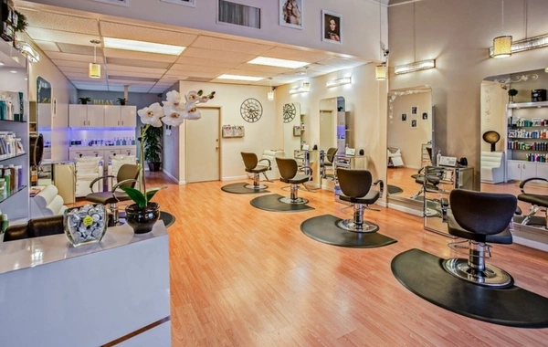 Gözəllik salonundan şok cavab: Şikayət etdiyiniz qurumlara məndən salam deyin