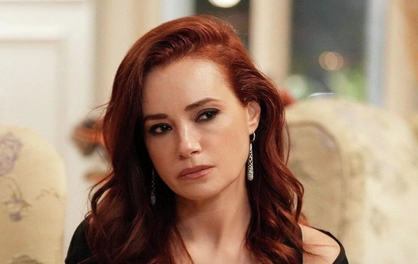 Övladları ilə qəza keçirən aktrisa: Təhlükəsizlik kəmərləri sayəsində sağ qaldıq