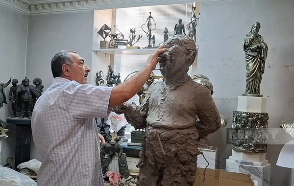 Ukraynanın Xarkov şəhərində atəş altında azərbaycanlı heykəltaraş ata-oğul