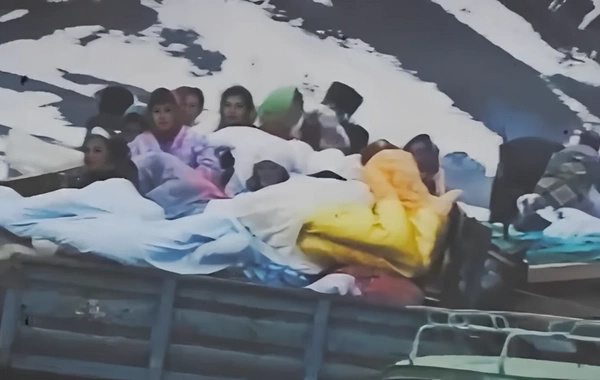 Bizi necə atəşə tuturdularsa, çaya dəyən güllələrdən qalxan su üstümüzə tökülürdü