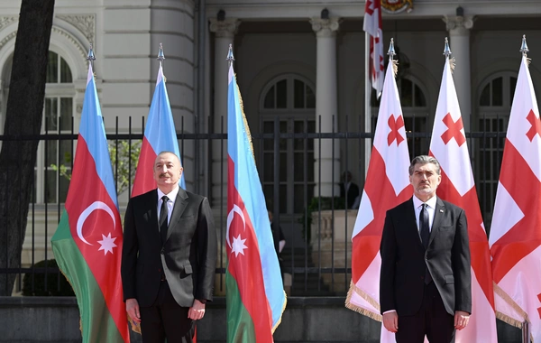 Prezident İlham Əliyevin Tbilisidə rəsmi qarşılanma mərasimi keçirilib