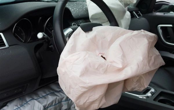 При столкновении двух автомобилей на трассе Ходжасан-Локбатан погиб человек