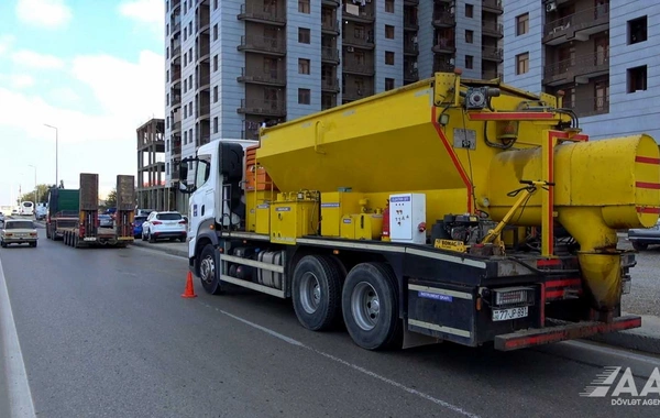 Bakı Dairəvi yolunun köməkçi hissəsində təmir işləri aparılır