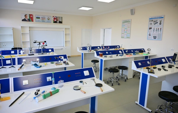 Здание полной средней школы номер 1 в поселке Кяркиджахан сдано в пользование после капитального ремонта