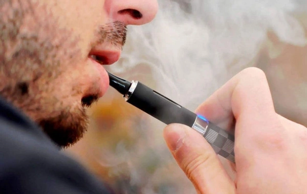 Azərbaycanda elektron siqaret qadağası təsdiqlənib