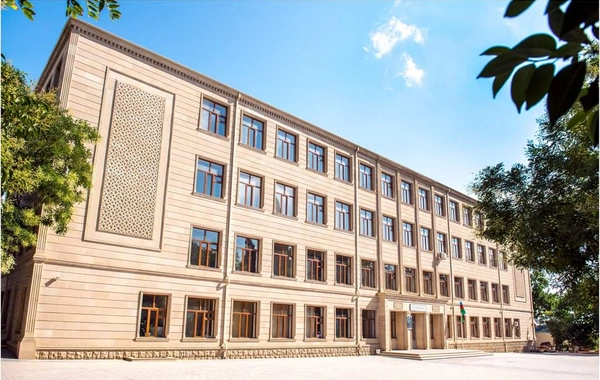 207 nömrəli məktəbdə İNSİDENT - Şagirdlər mühafizəçiyə BIÇAQ ÇƏKİBLƏR?