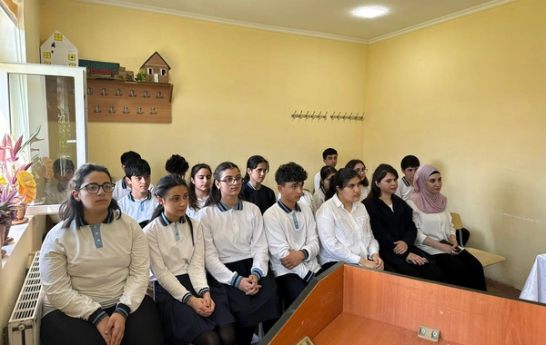 16 yaşlı yeniyetmə 5 kitabın müəllifidir - Bakı məktəbində vunderkind oxuyur