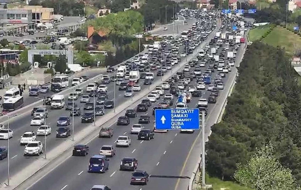 Bakı-Sumqayıt yolundakı təmirlə əlaqədar bu yollarda tıxac yaranıb
