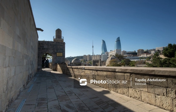 İçərişəhər turistləri valeh edir: Qədim Bakıya axın artır