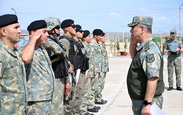 Zakir Həsənov hərbi polisin döyüş hazırlığını izləyib