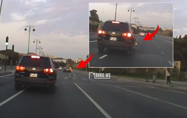 Bakıda yolu qırmızıda keçmək istəyən piyadanı maşın vurdu - ANBAAN VİDEO