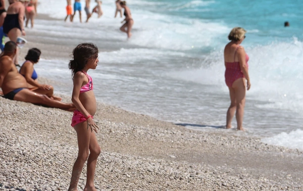 Dəniz sezonu AÇILDI - Turistlər axın etdi