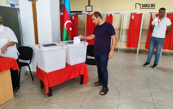 BAKU.WS-in çəkiliş qrupu seçki məntəqəsində olub